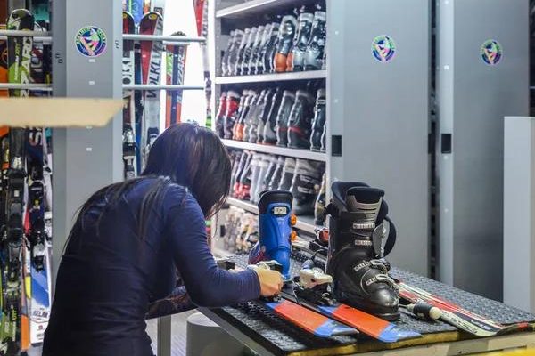 Don’t Ruin Your Ski Day Check Your Boots and Skis First